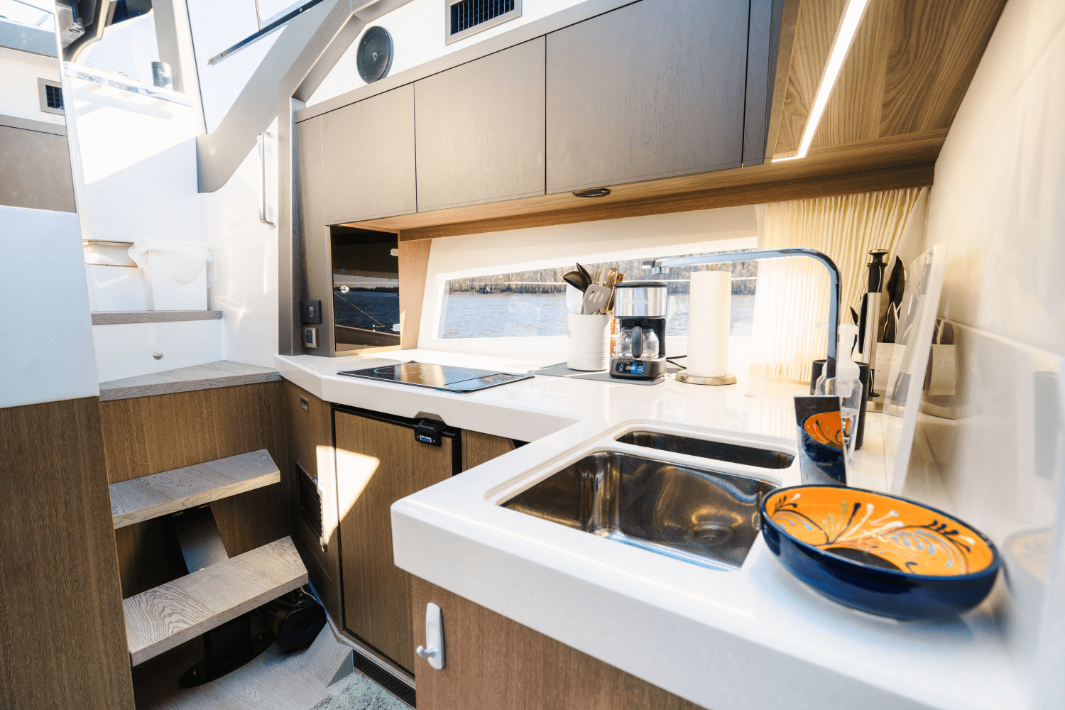 Slide: The Image of Galeon 425 HTS 2023 - 19