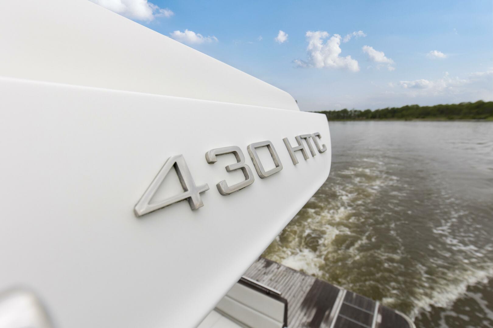 Slide: The Image of 2020 43 Galeon HTC _Sea La Vie_ Exterior - 5344047