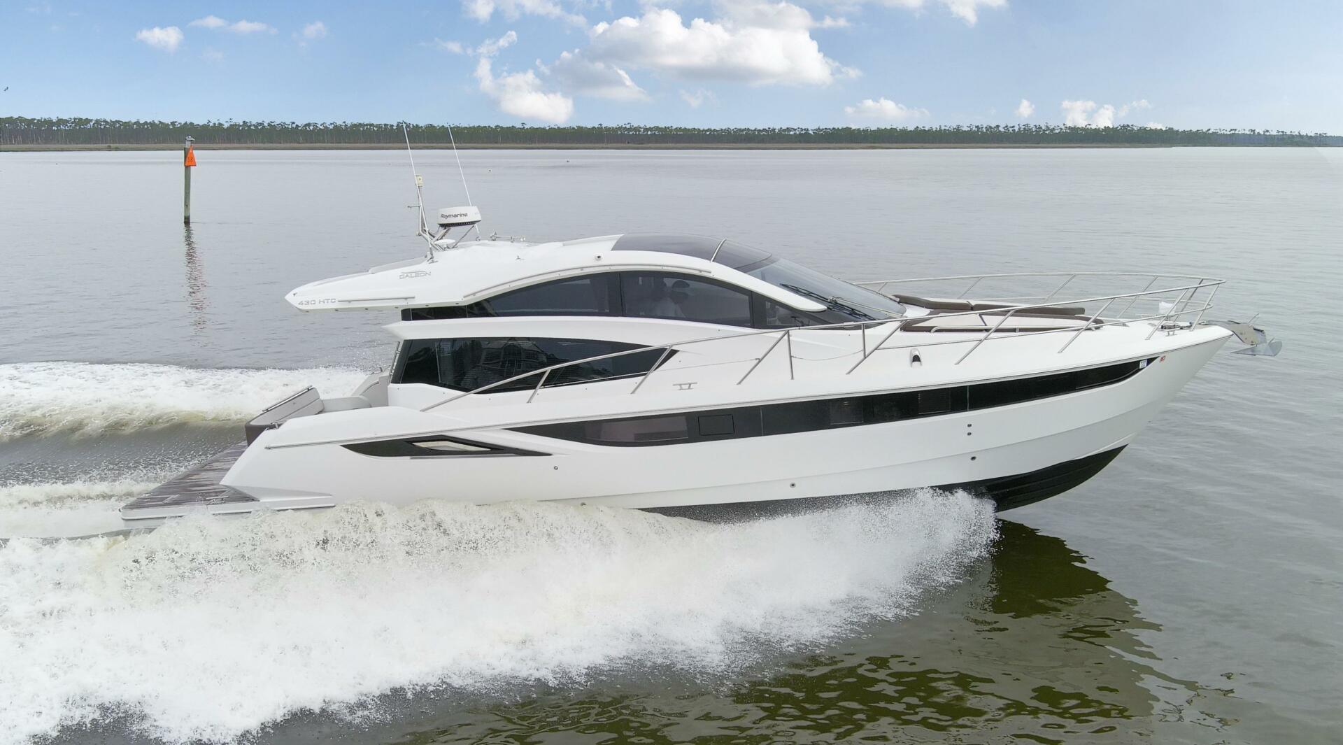 Slide: The Image of 2020 43 Galeon HTC _Sea La Vie_ Exterior (12) - 5344056
