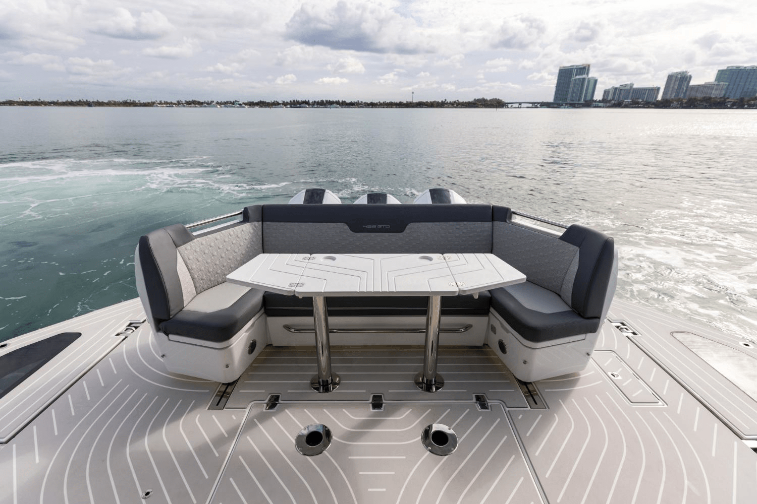 Slide: The Image of Galeon 435 GTO 2025 - 22