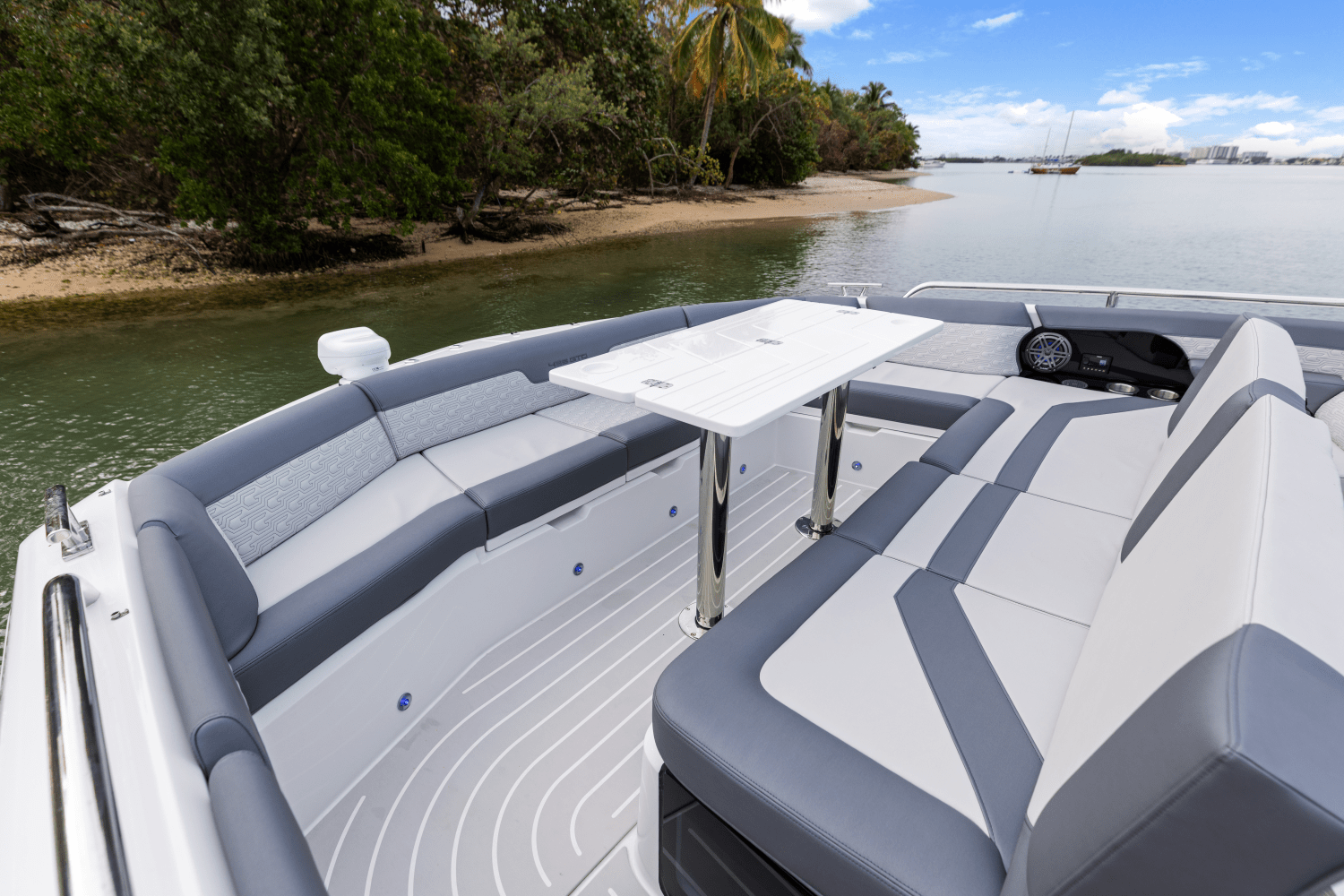 Slide: The Image of Galeon 435 GTO 2026 - 24