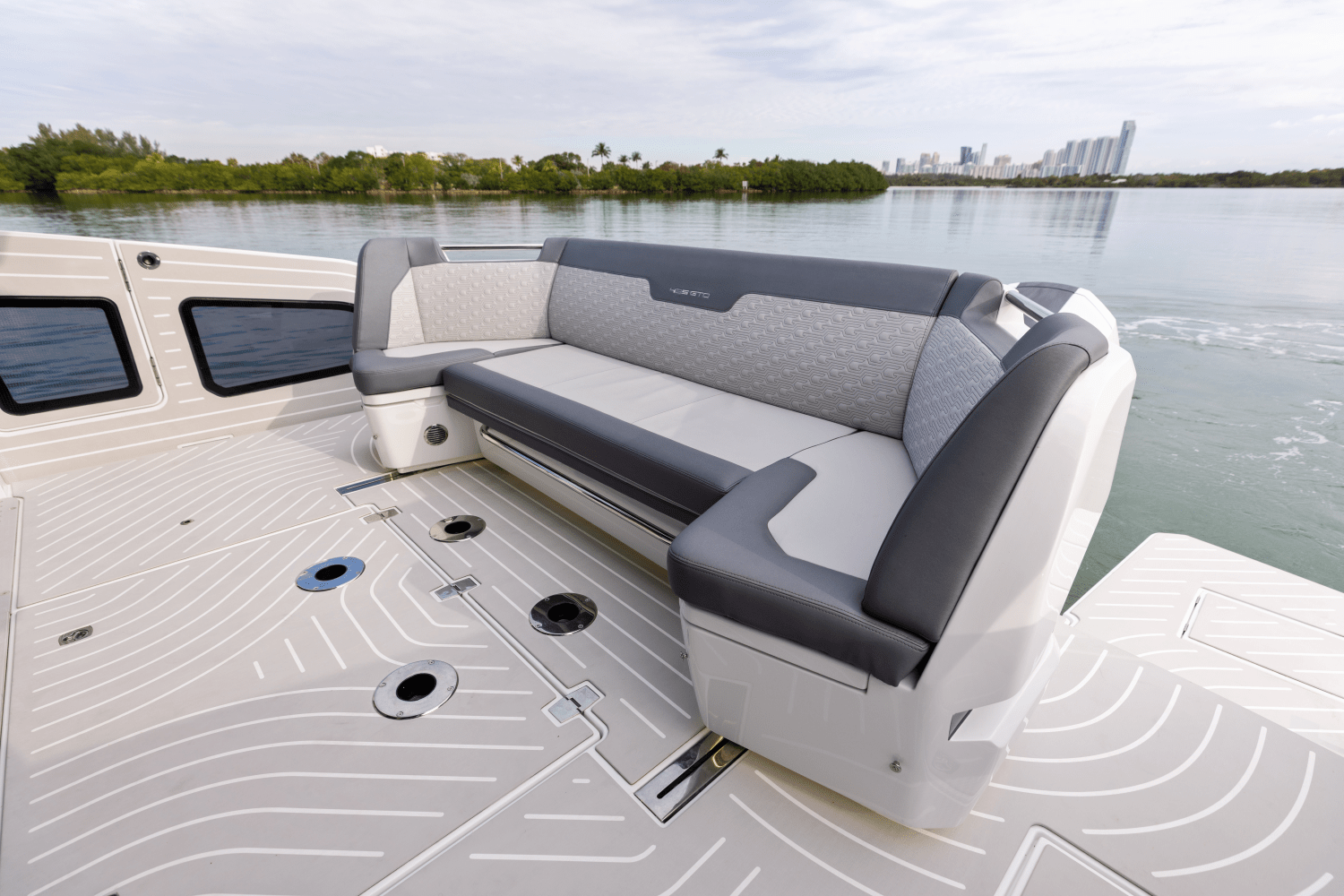 Slide: The Image of Galeon 435 GTO 2026 - 27