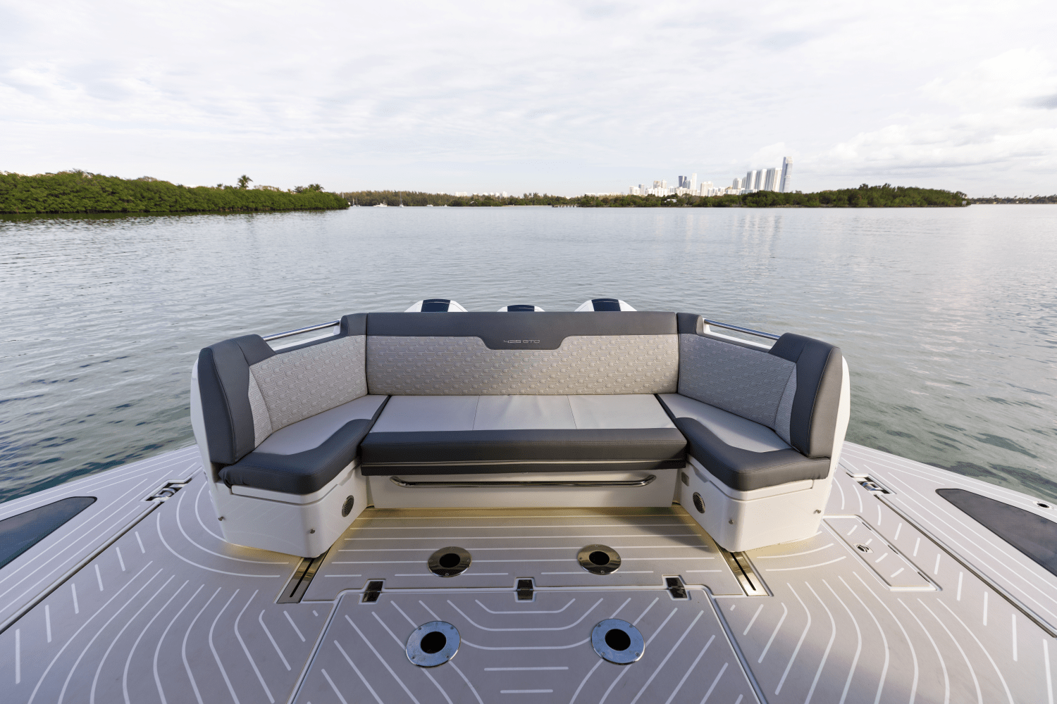 Slide: The Image of Galeon 435 GTO 2026 - 32