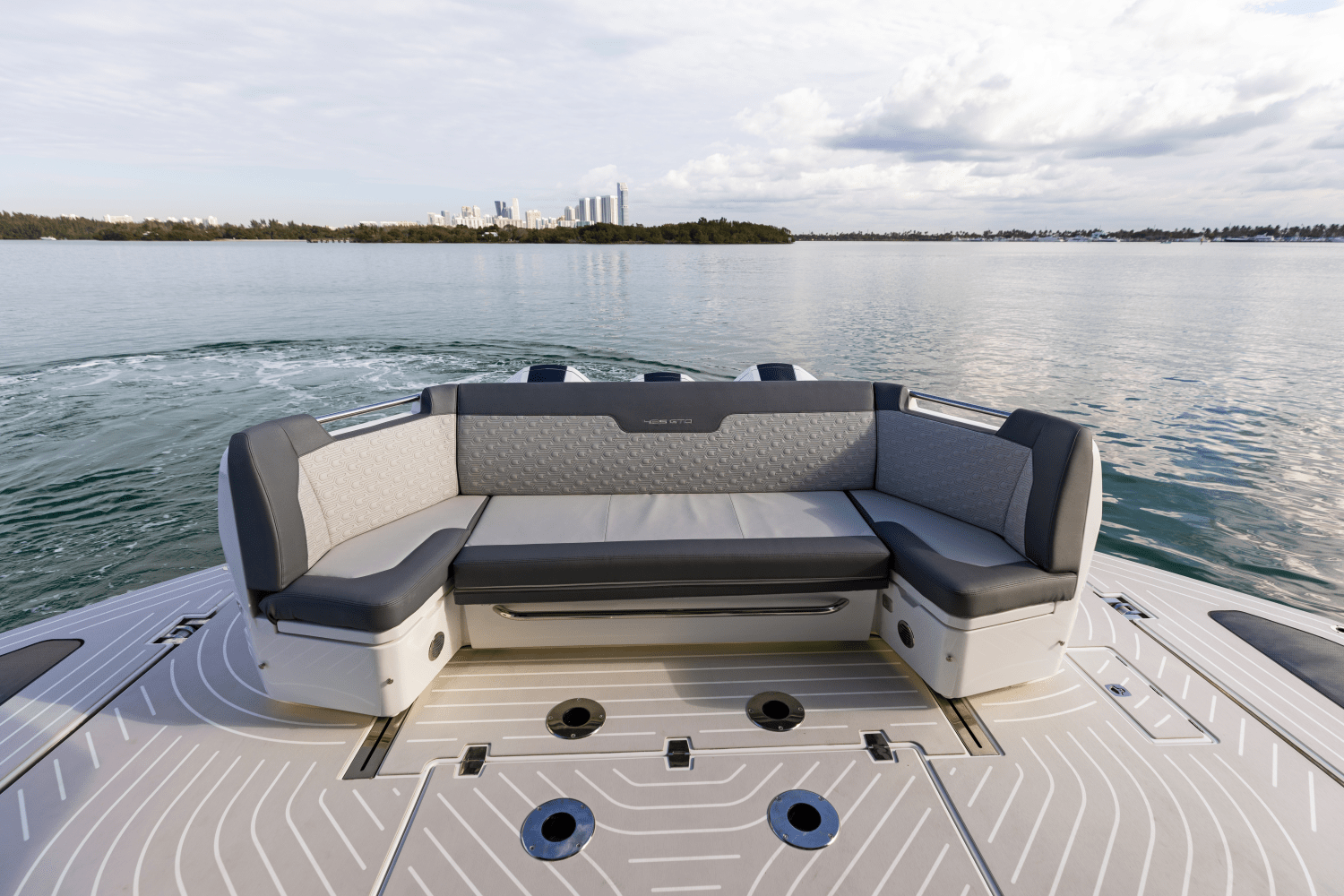 Slide: The Image of Galeon 435 GTO 2026 - 33