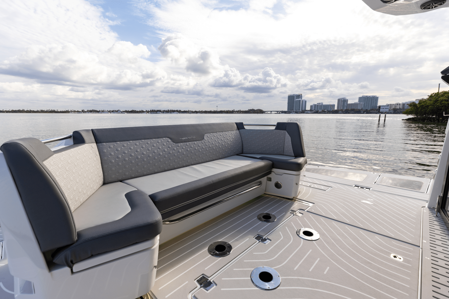 Slide: The Image of Galeon 435 GTO 2026 - 34