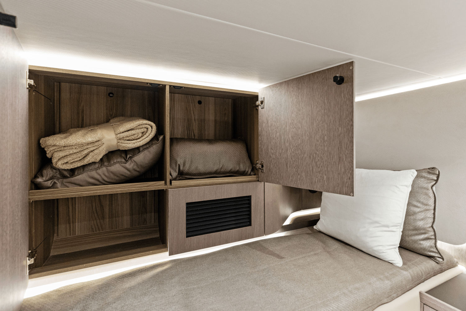 Slide: The Image of Galeon 435 GTO 2026 - 43