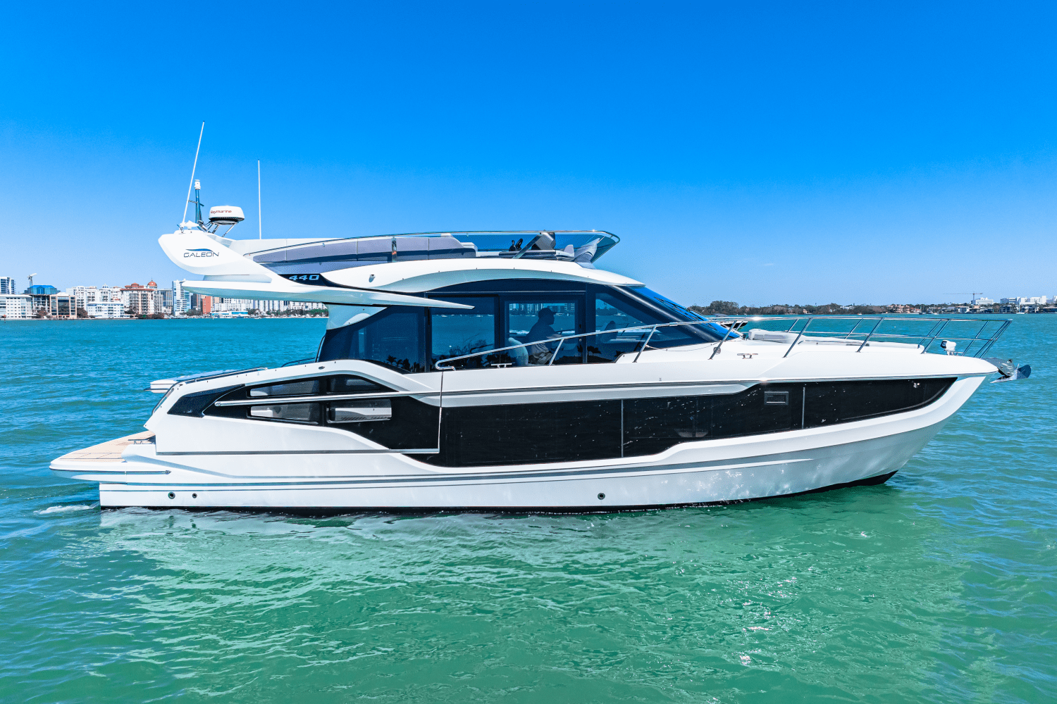 Slide: The Image of Galeon 440 FLY 2025 - 0
