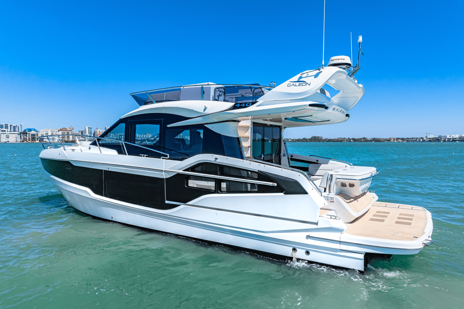 Slide: The Image of Galeon 440 FLY 2025 - 6