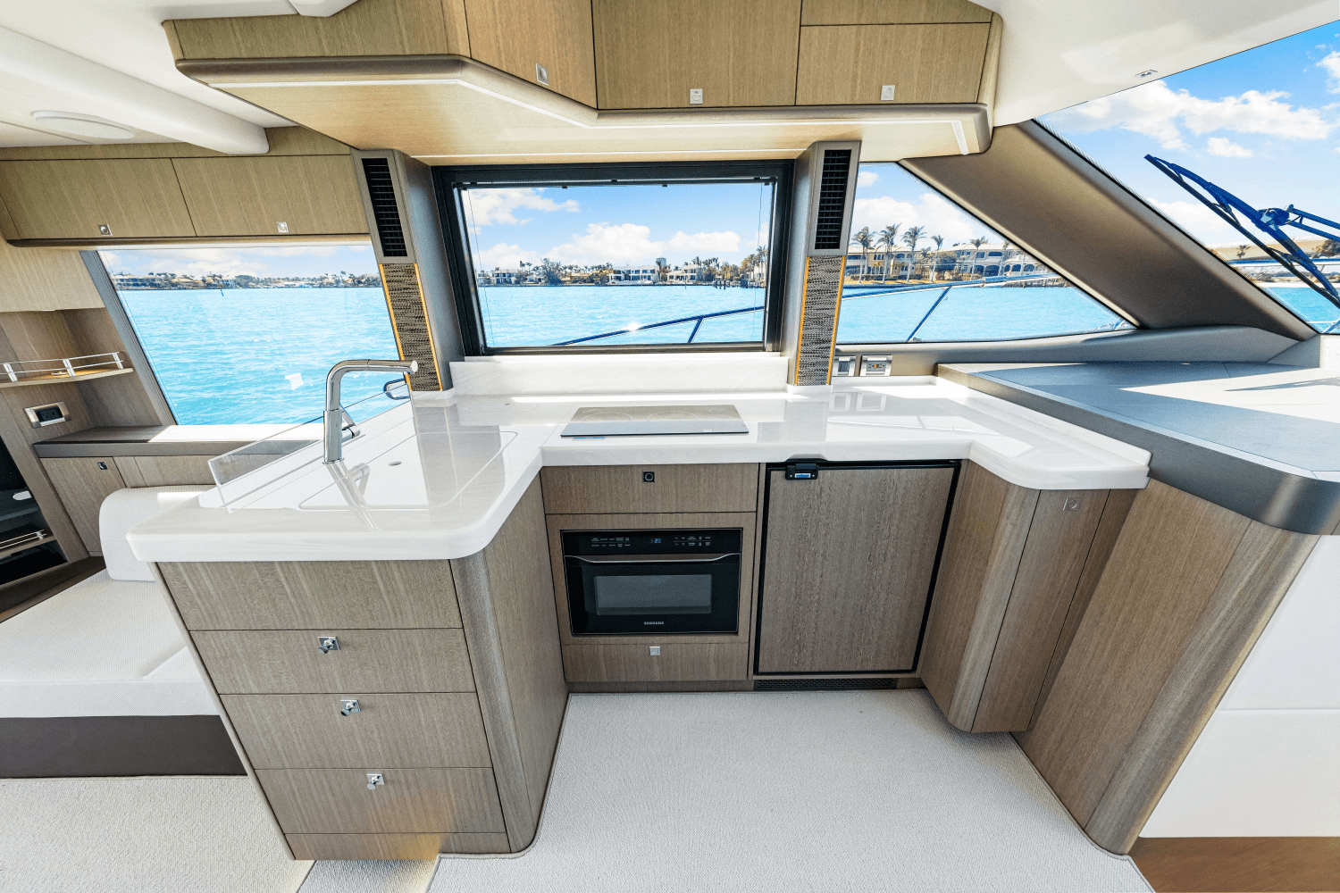 Slide: The Image of Galeon 440 FLY 2025 - 71