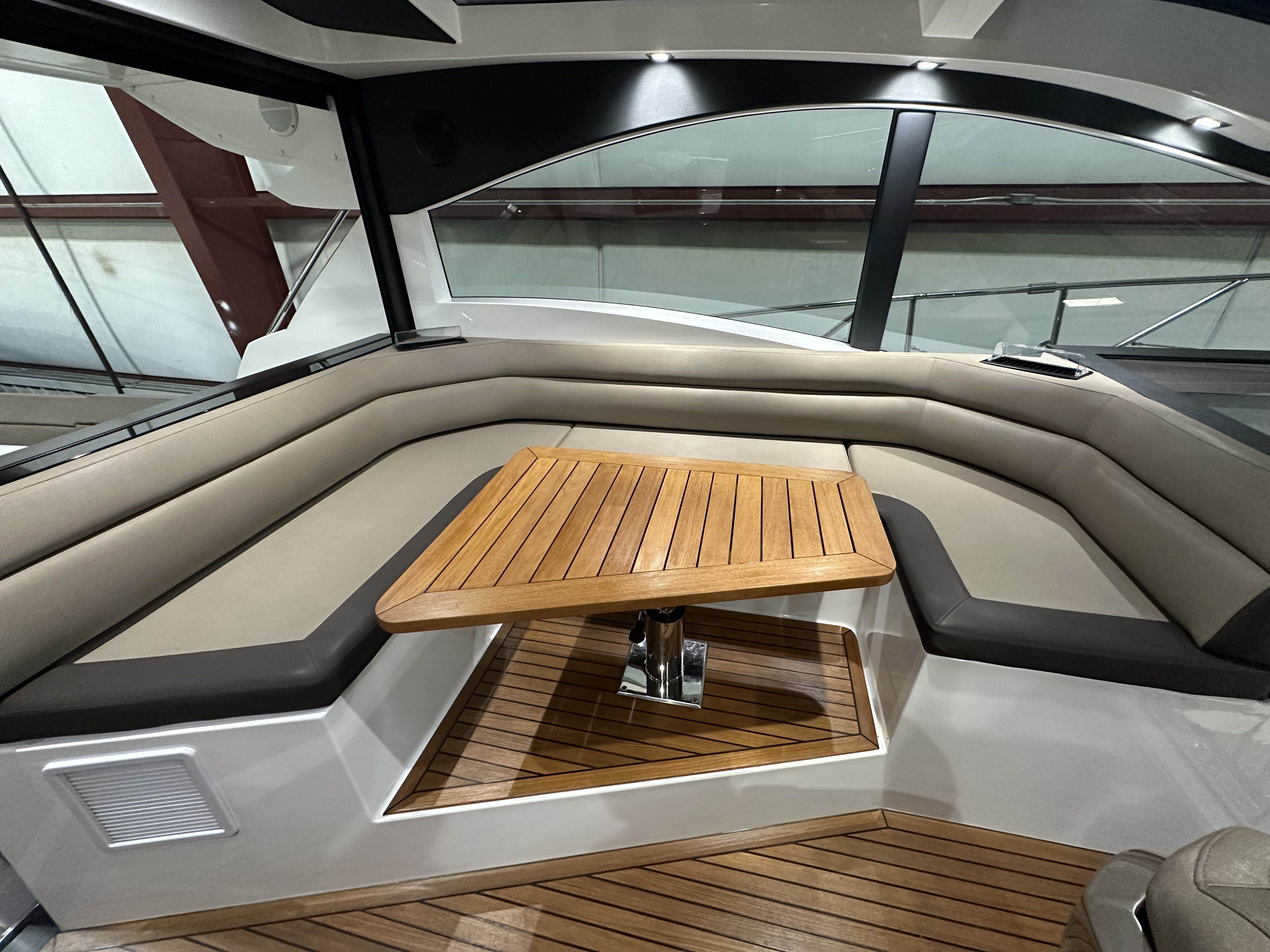 Slide: The Image of Galeon 445 HTS 2016 - 19