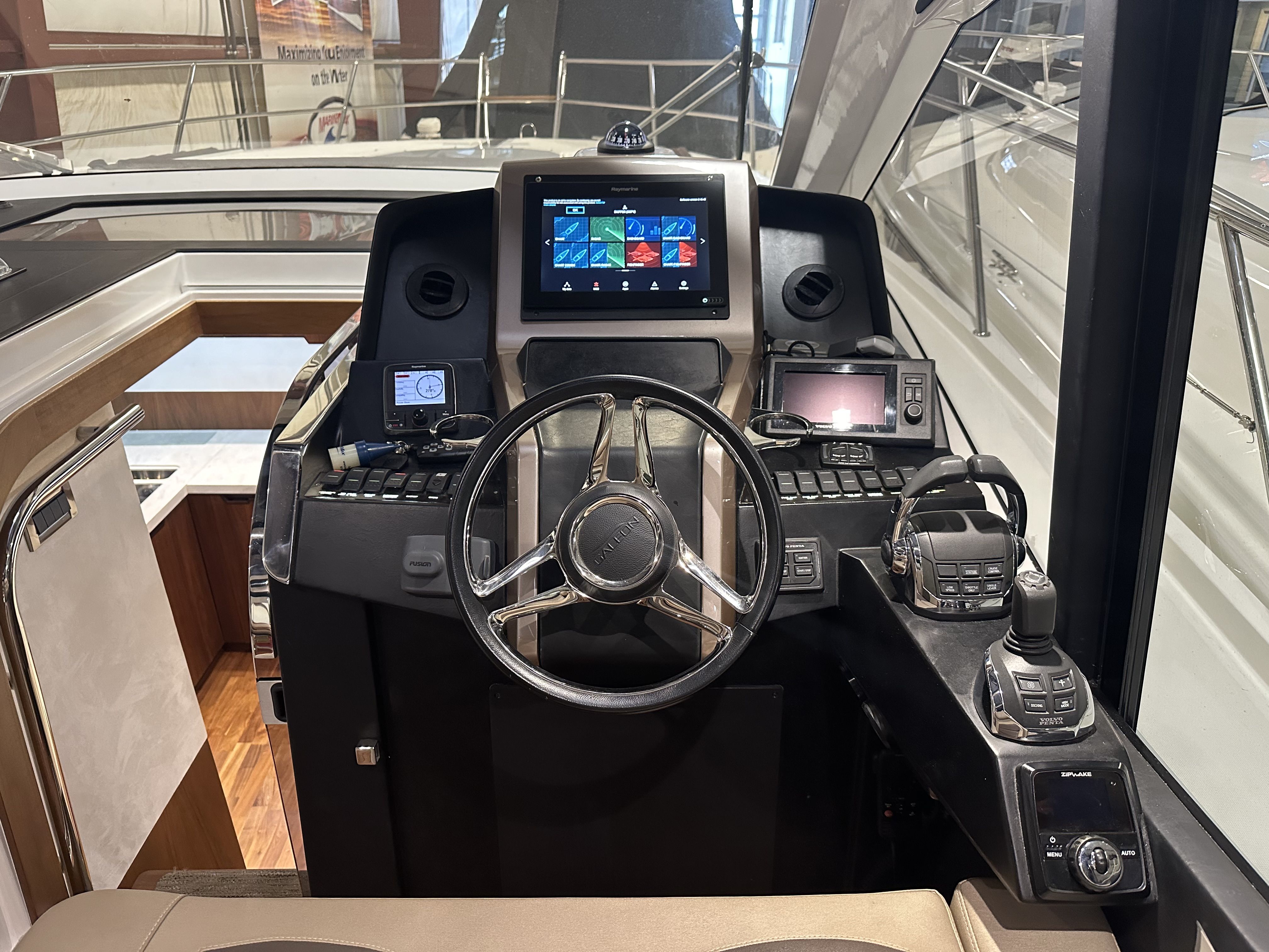 Slide: The Image of Galeon 445 HTS 2016 - 20