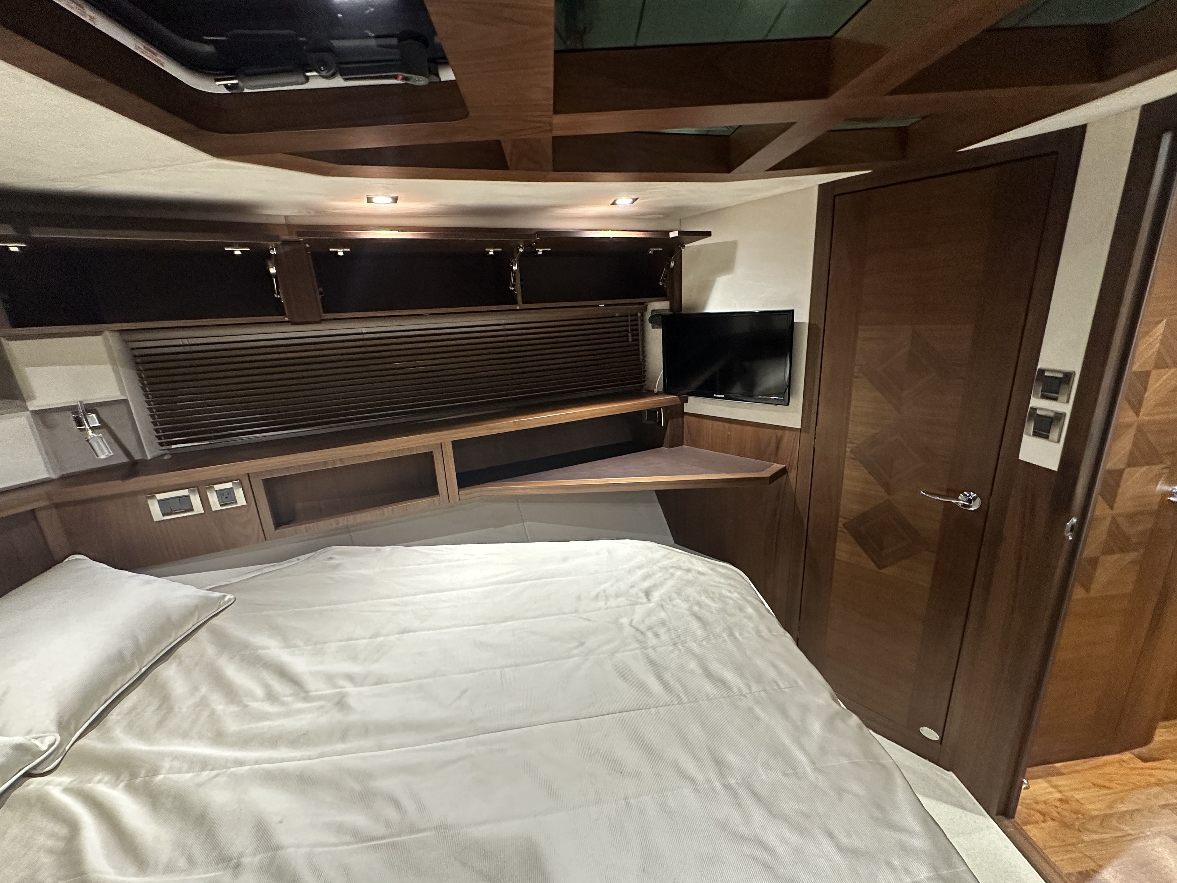 Slide: The Image of Galeon 445 HTS 2016 - 27