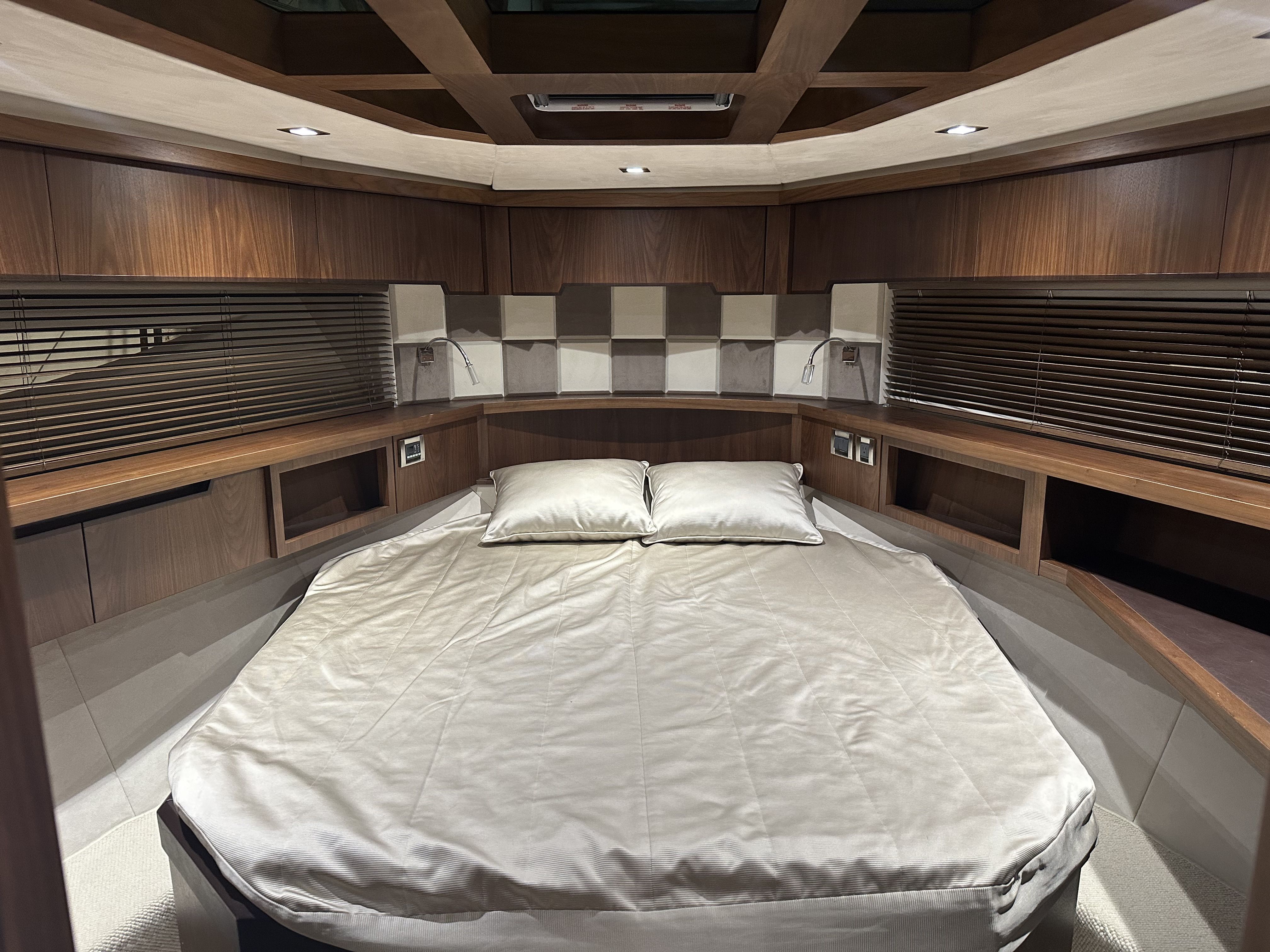Slide: The Image of Galeon 445 HTS 2016 - 30