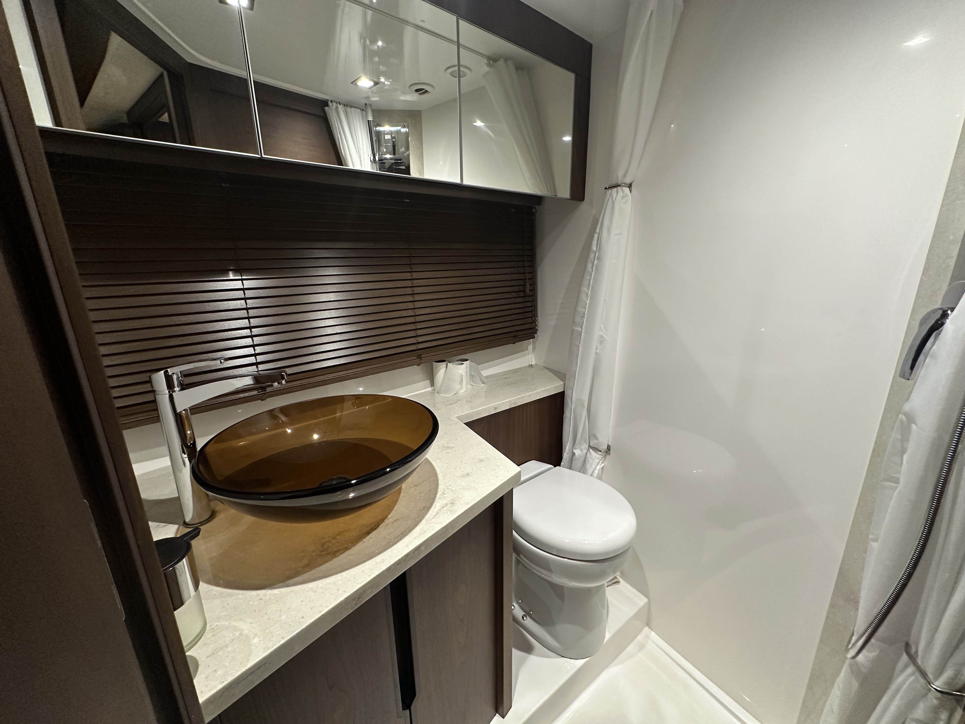 Slide: The Image of Galeon 445 HTS 2016 - 31