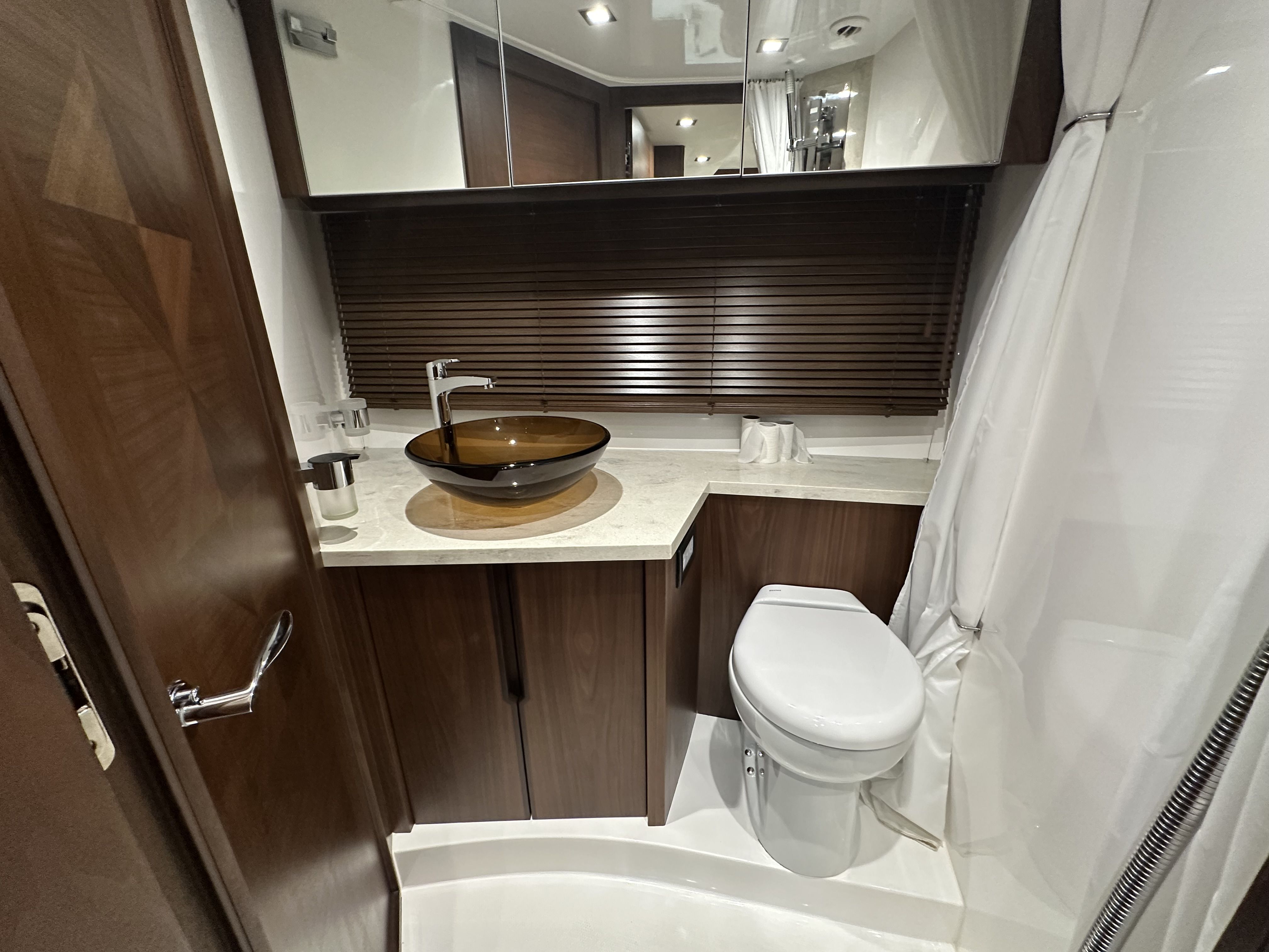 Slide: The Image of Galeon 445 HTS 2016 - 32