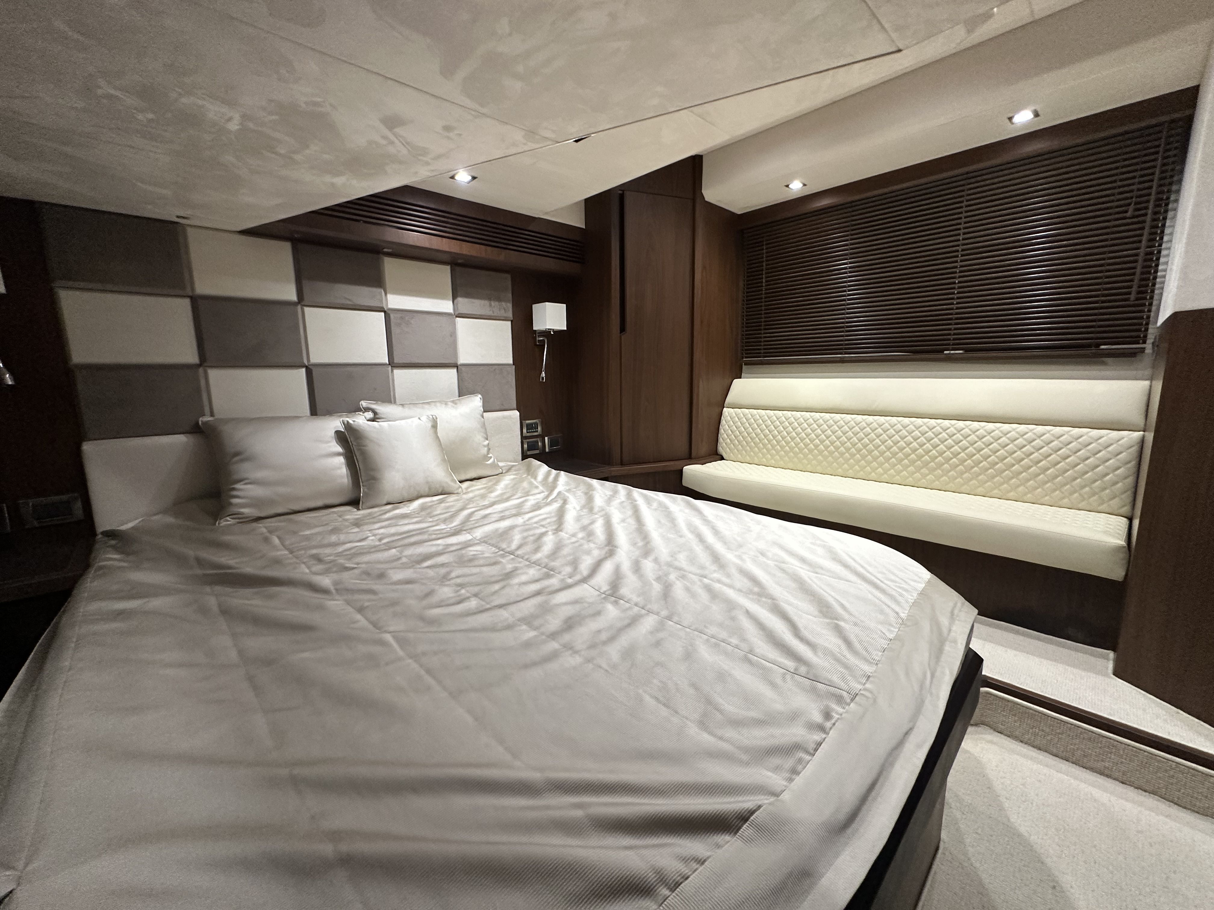 Slide: The Image of Galeon 445 HTS 2016 - 34