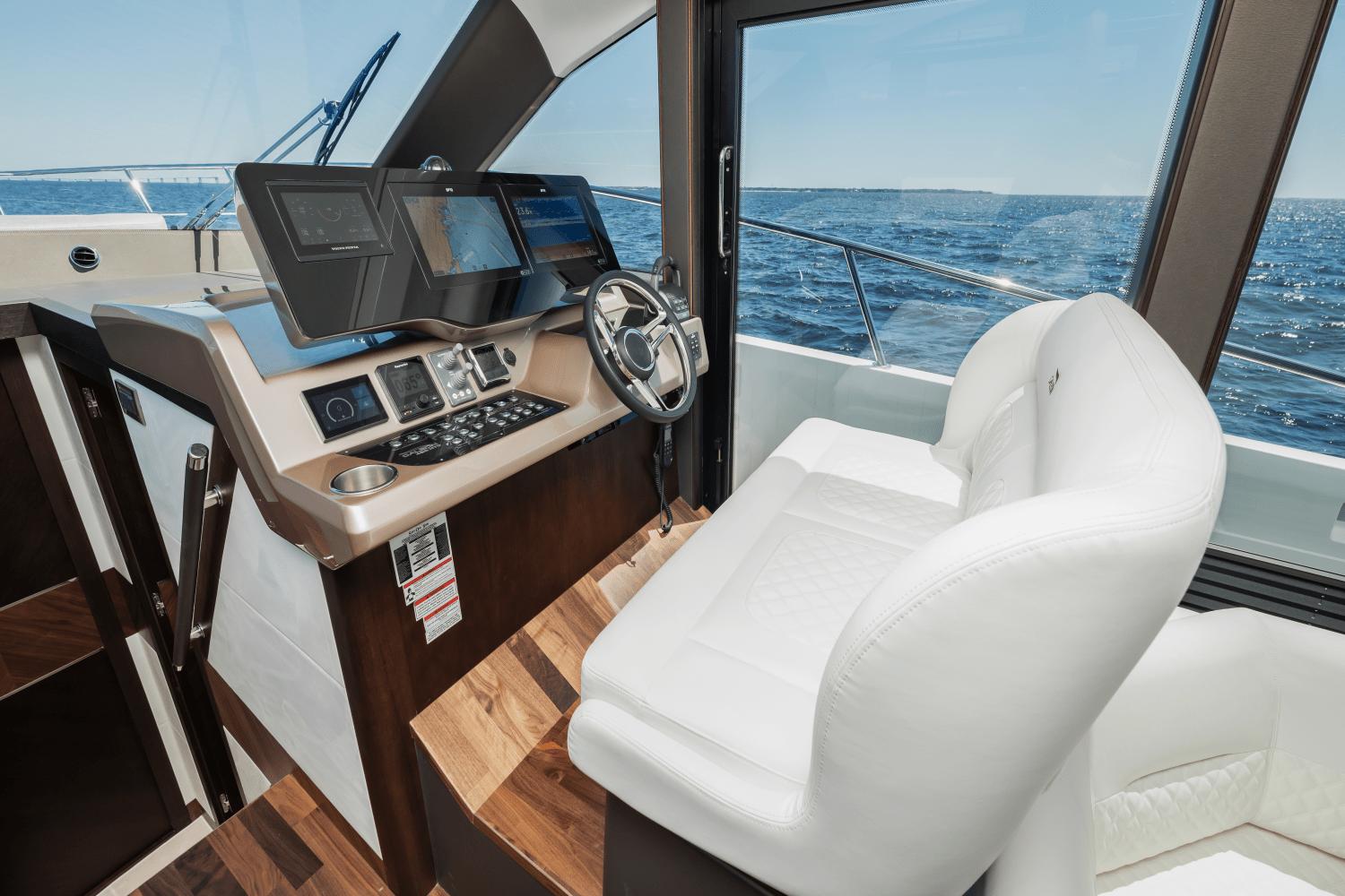 Slide: The Image of Galeon 450 HTC 2024 - 28