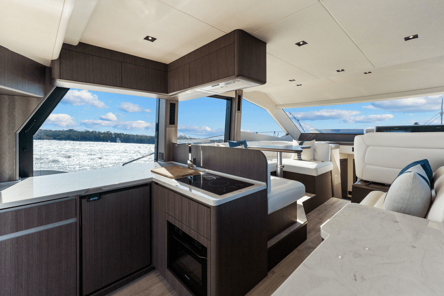 Slide: The Image of Galeon 480 FLY 2025 - 31