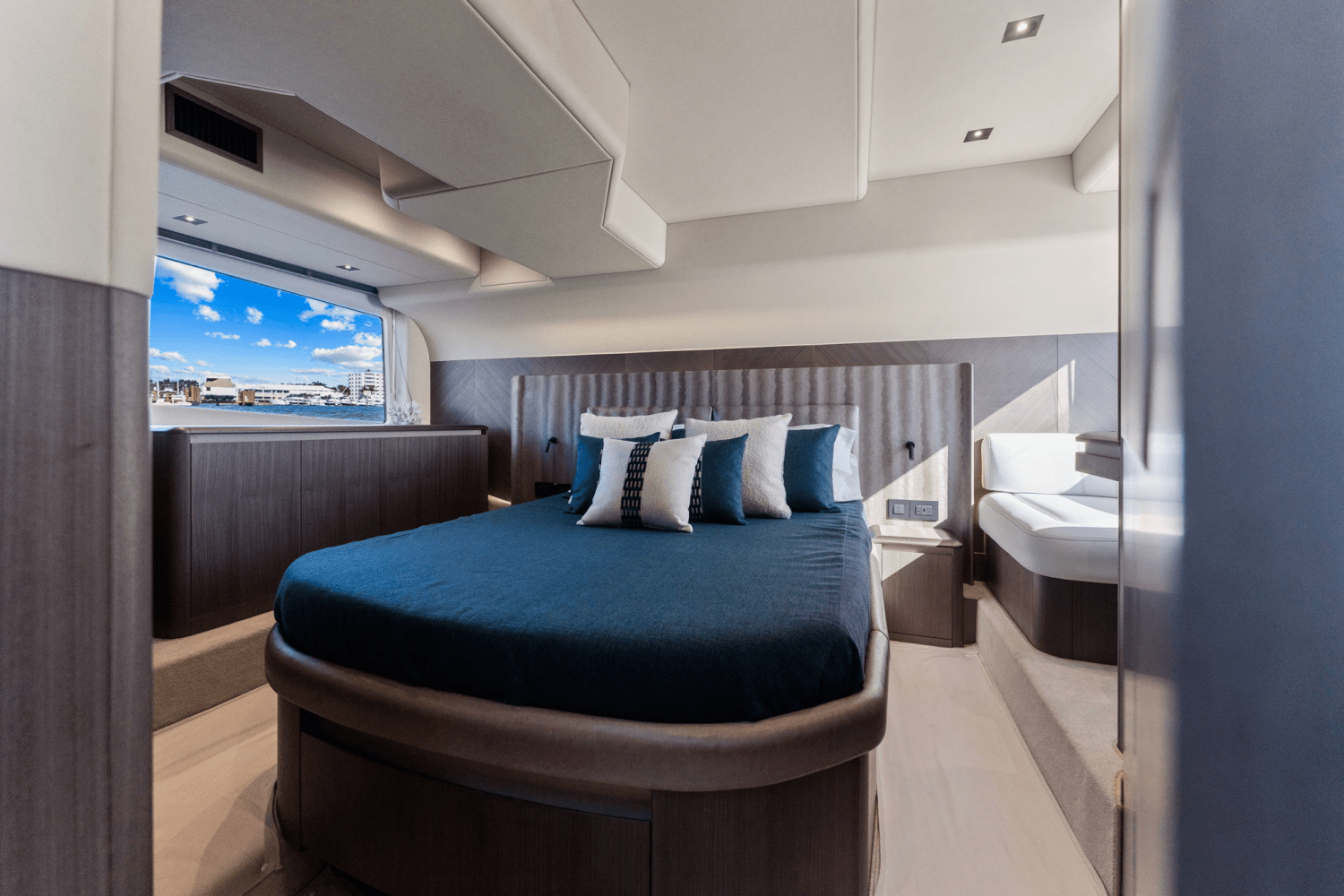 Slide: The Image of Galeon 480 FLY 2025 - 54