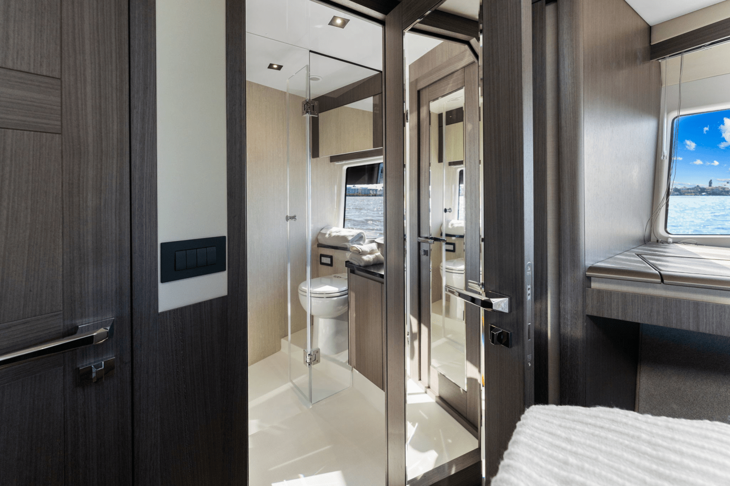 Slide: The Image of Galeon 480 FLY 2025 - 60