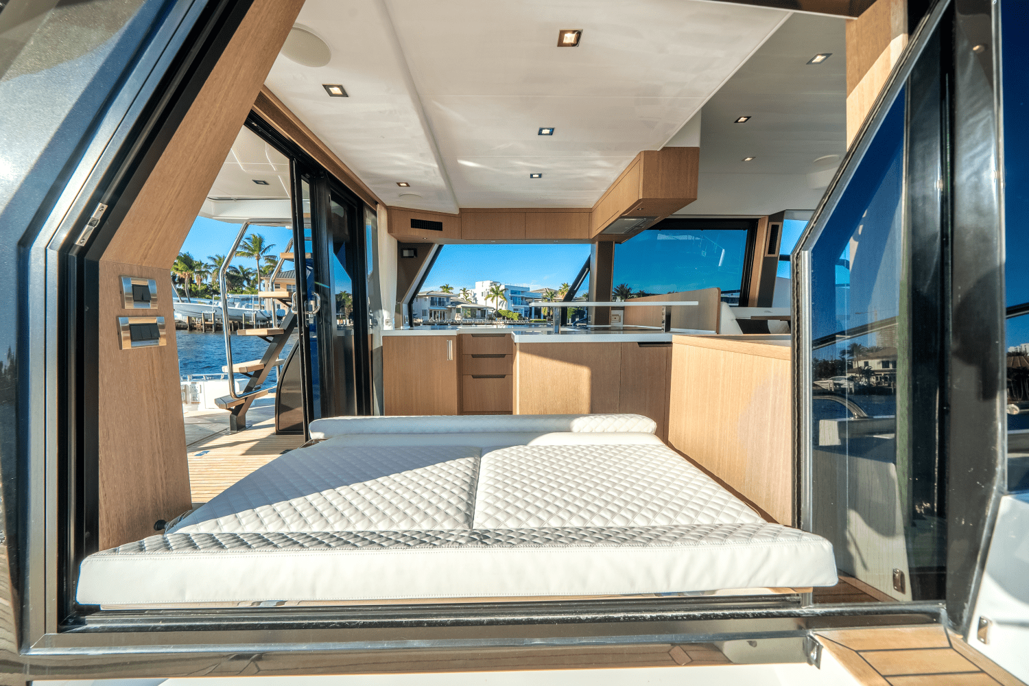 Slide: The Image of Galeon 500 FLY 2023 - 14