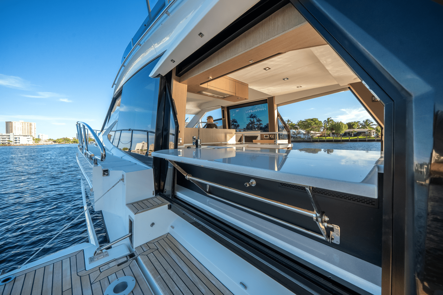 Slide: The Image of Galeon 500 FLY 2023 - 15