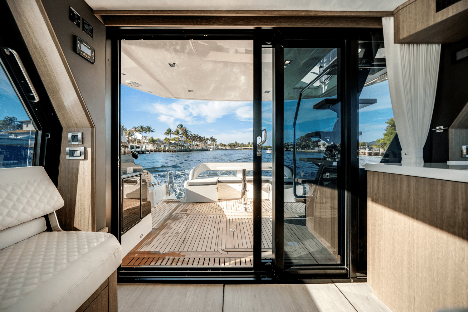 Slide: The Image of Galeon 500 FLY 2023 - 17