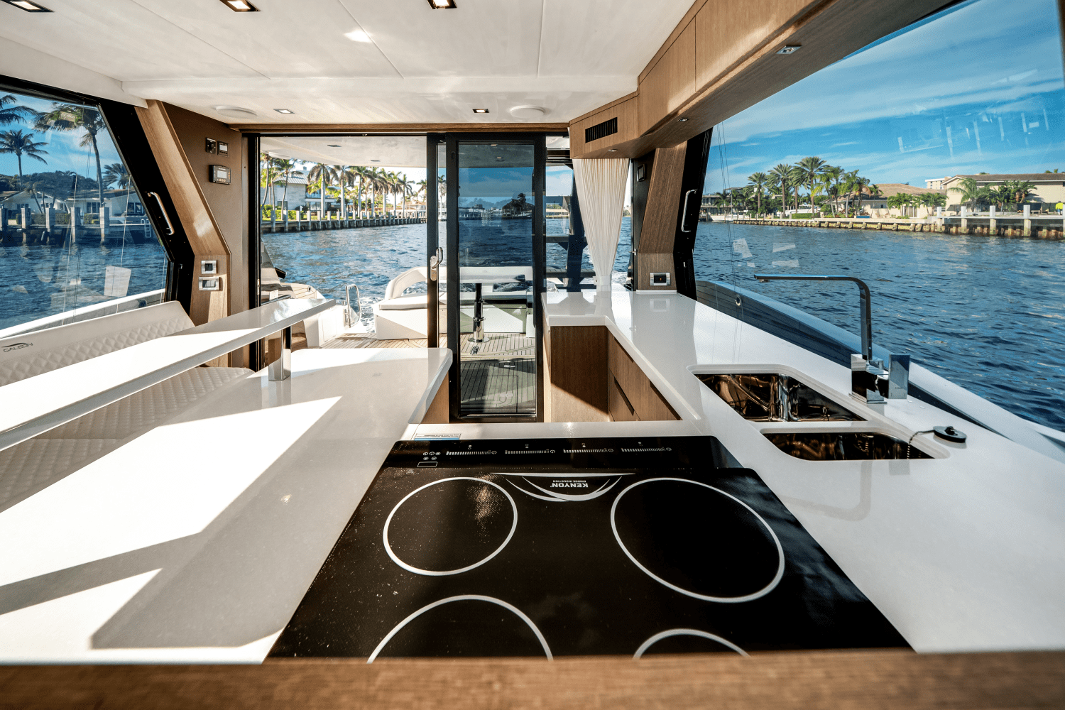 Slide: The Image of Galeon 500 FLY 2023 - 22