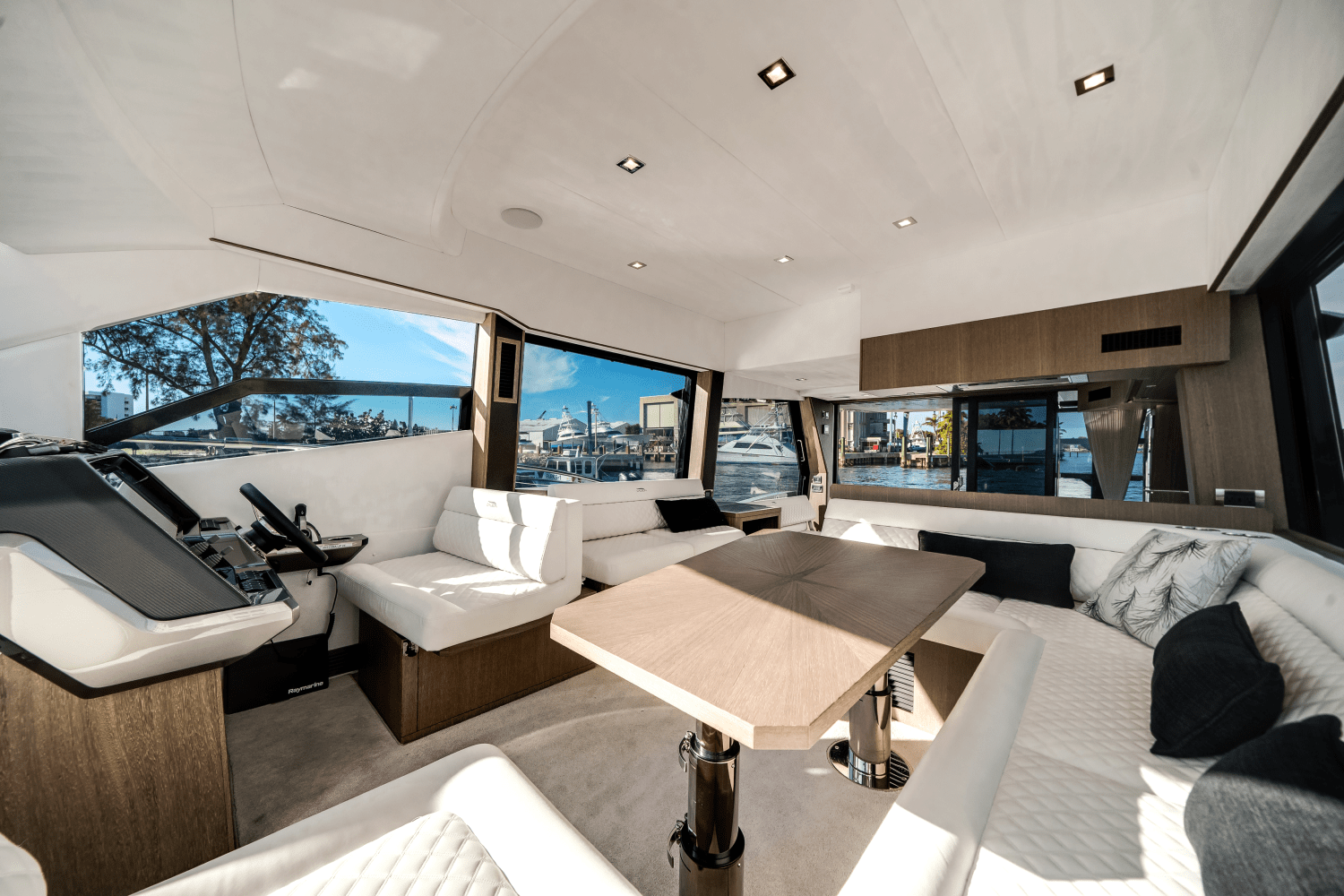 Slide: The Image of Galeon 500 FLY 2023 - 24