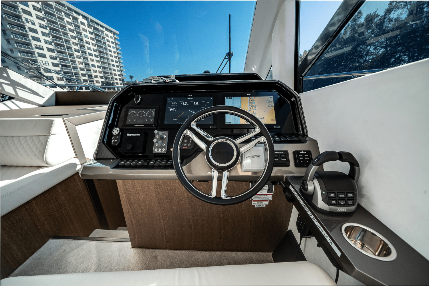 Slide: The Image of Galeon 500 FLY 2023 - 25