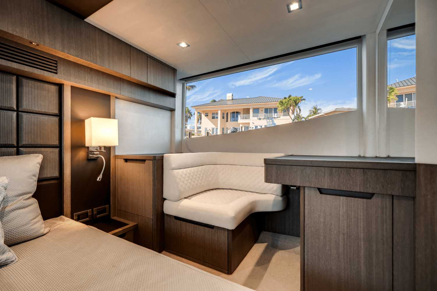 Slide: The Image of Galeon 500 FLY 2023 - 32