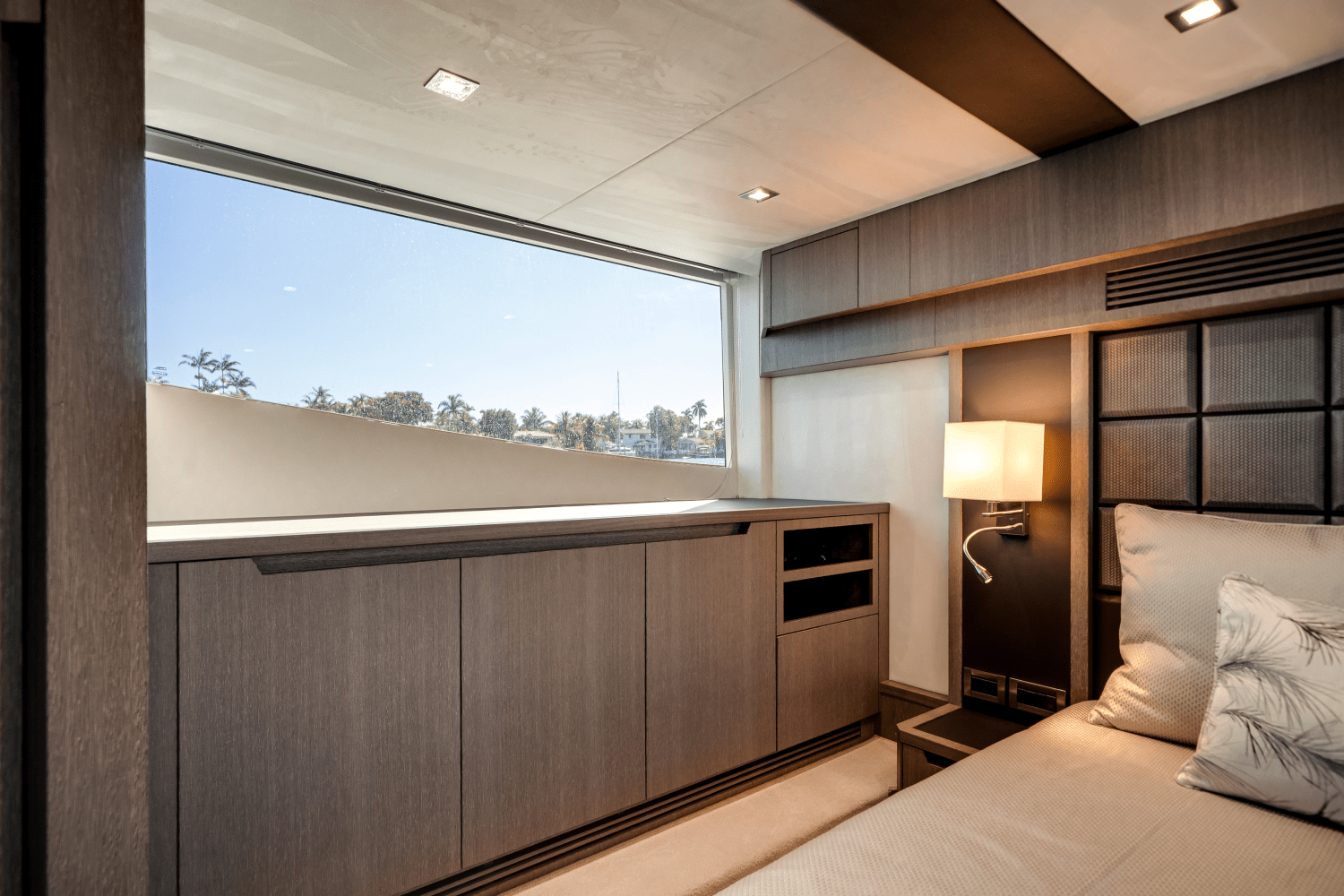 Slide: The Image of Galeon 500 FLY 2023 - 33