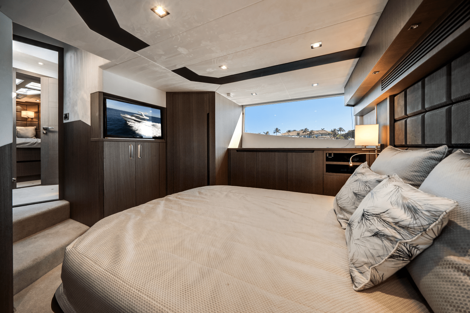 Slide: The Image of Galeon 500 FLY 2023 - 34