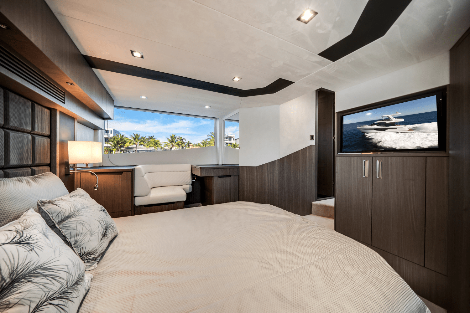 Slide: The Image of Galeon 500 FLY 2023 - 35