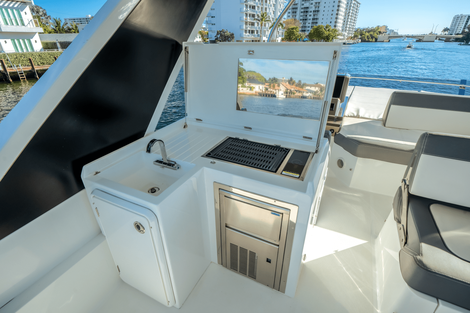 Slide: The Image of Galeon 500 FLY 2023 - 41