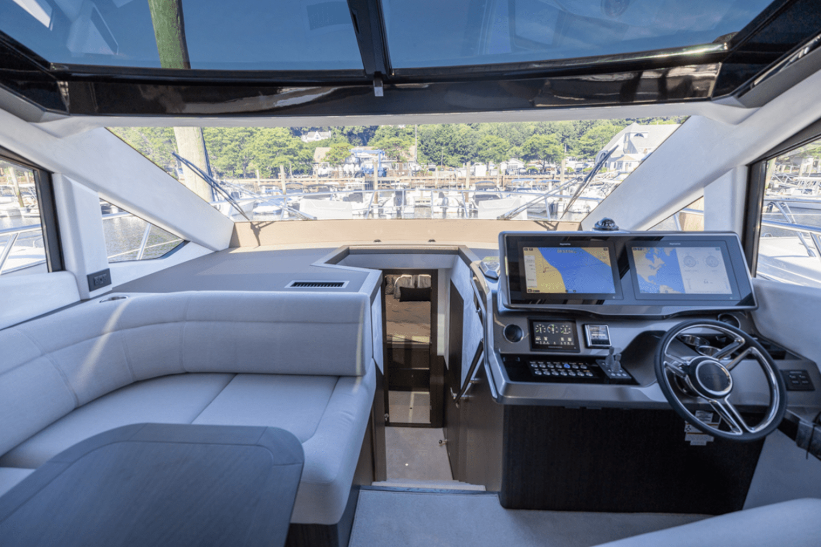 Slide: The Image of Galeon 510 SKY 2025 - 4628400