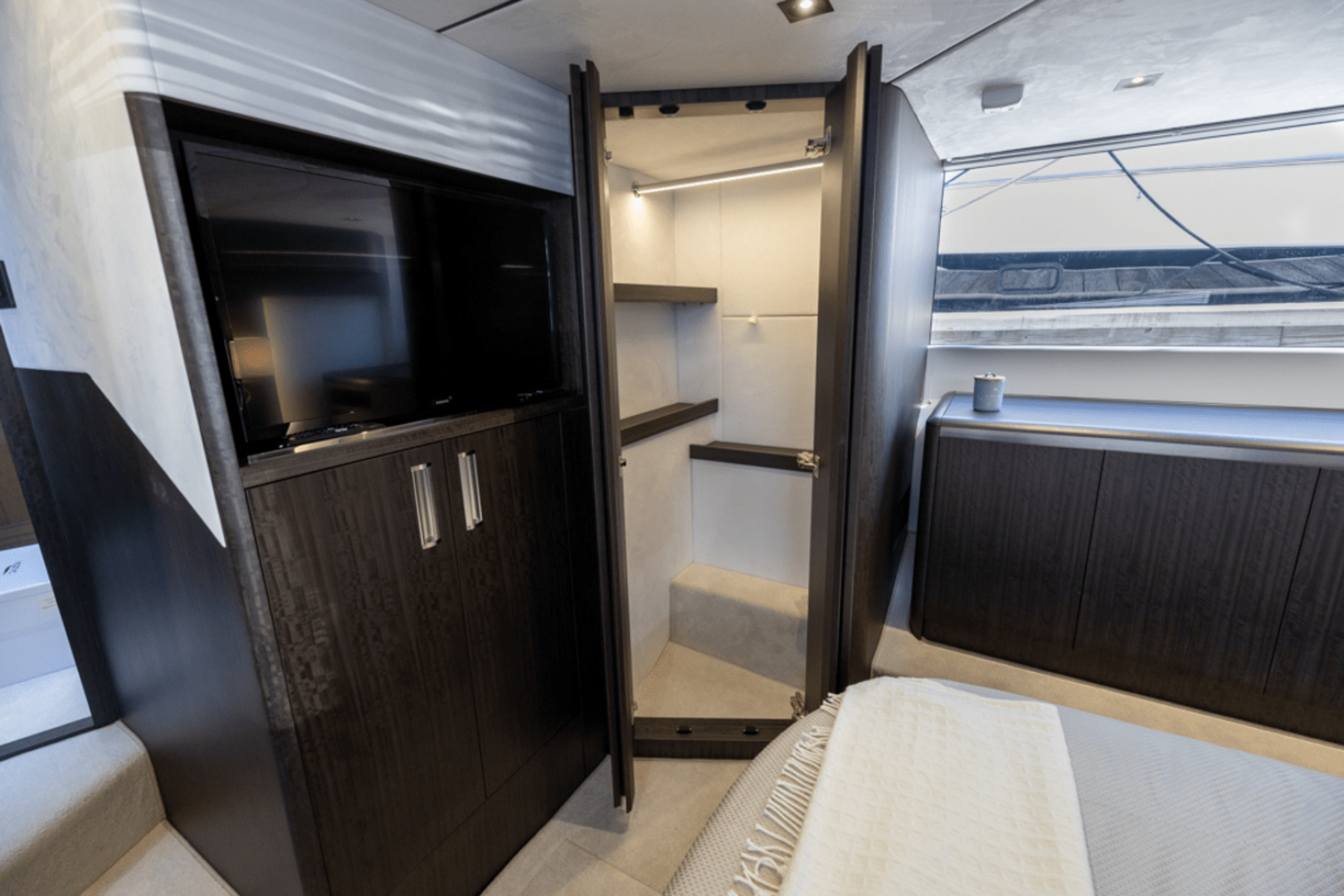 Slide: The Image of Galeon 510 SKY 2025 - 4628403