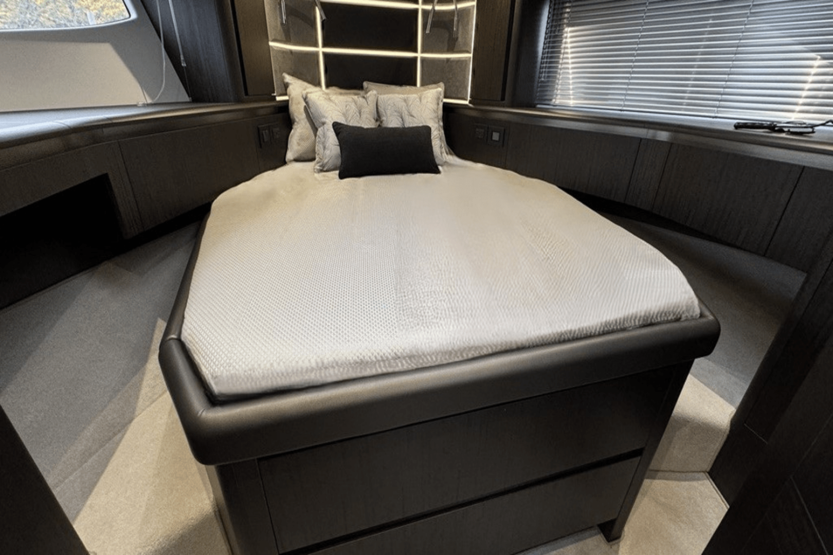 Slide: The Image of Galeon 510 SKY 2025 - 4718603