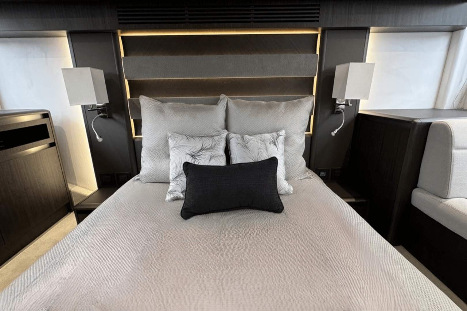 Slide: The Image of Galeon 510 SKY 2025 - 4718609