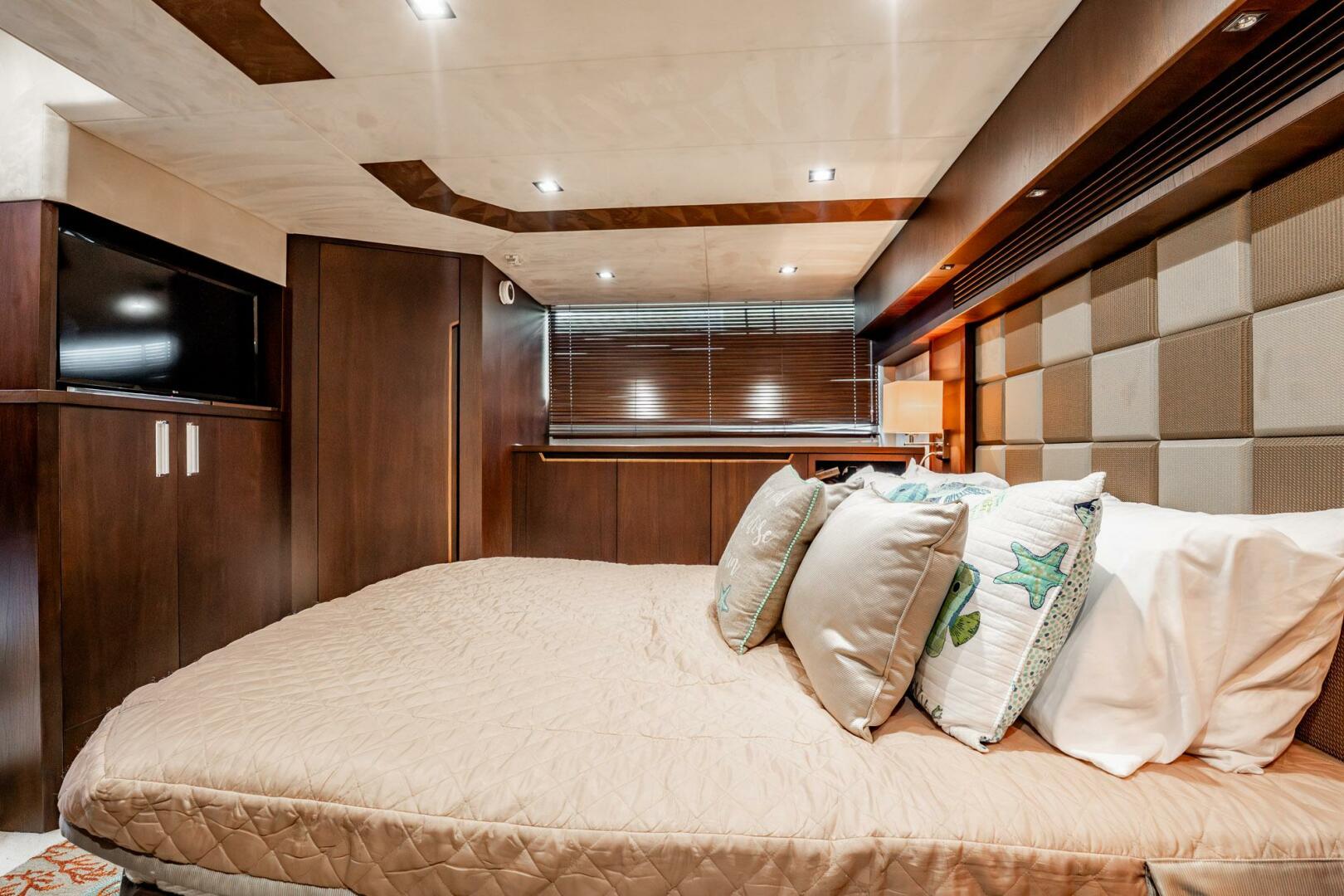 Slide: The Image of Galeon 510 Skybridge 2017 - 5470080