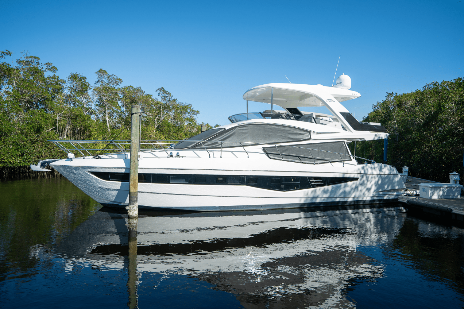 Slide: The Image of Galeon 550 FLY 2022 - 0