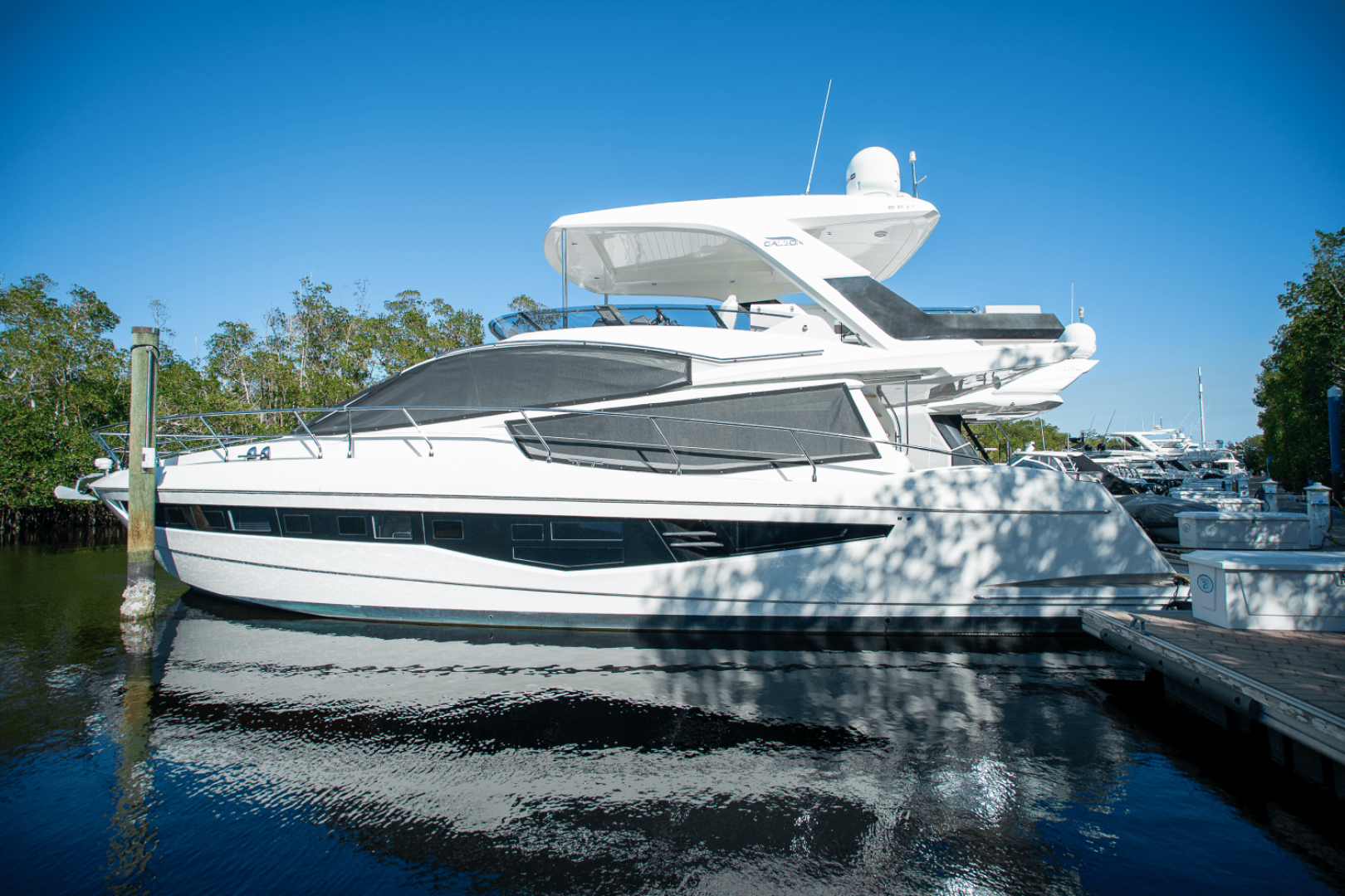 Slide: The Image of Galeon 550 FLY 2022 - 1