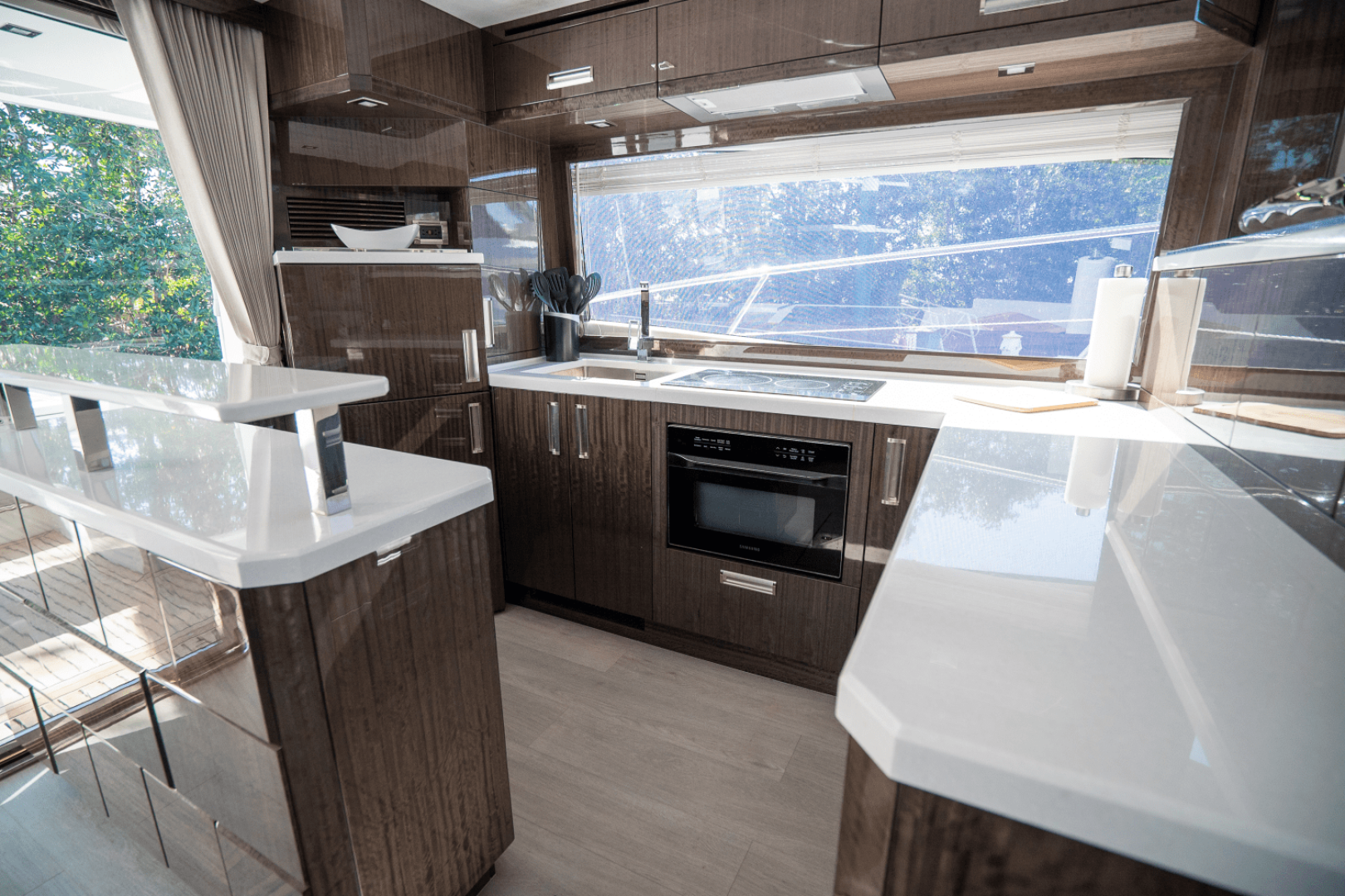 Slide: The Image of Galeon 550 FLY 2022 - 10
