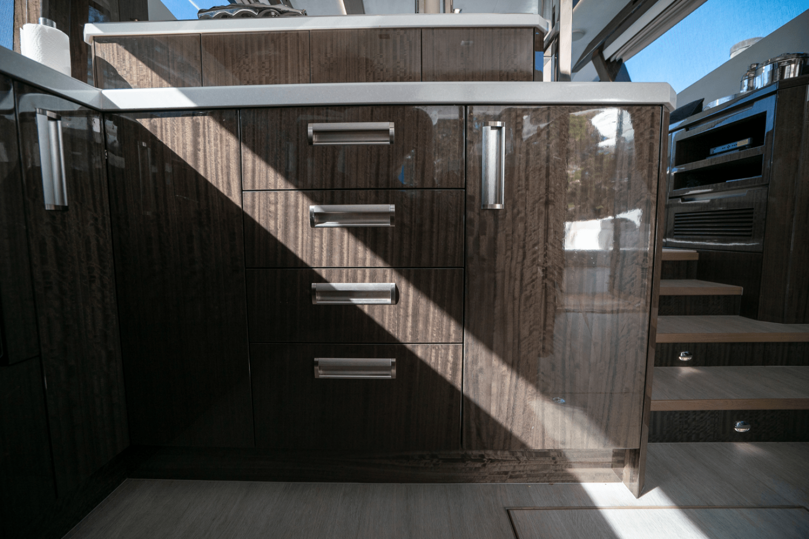 Slide: The Image of Galeon 550 FLY 2022 - 16