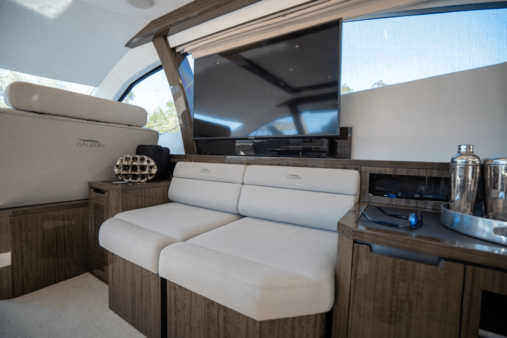 Slide: The Image of Galeon 550 FLY 2022 - 17
