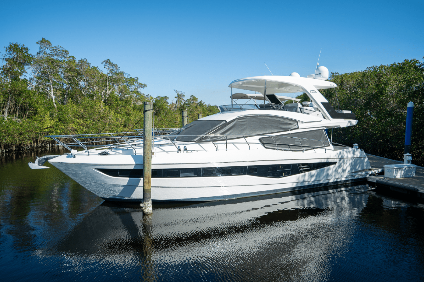 Slide: The Image of Galeon 550 FLY 2022 - 2