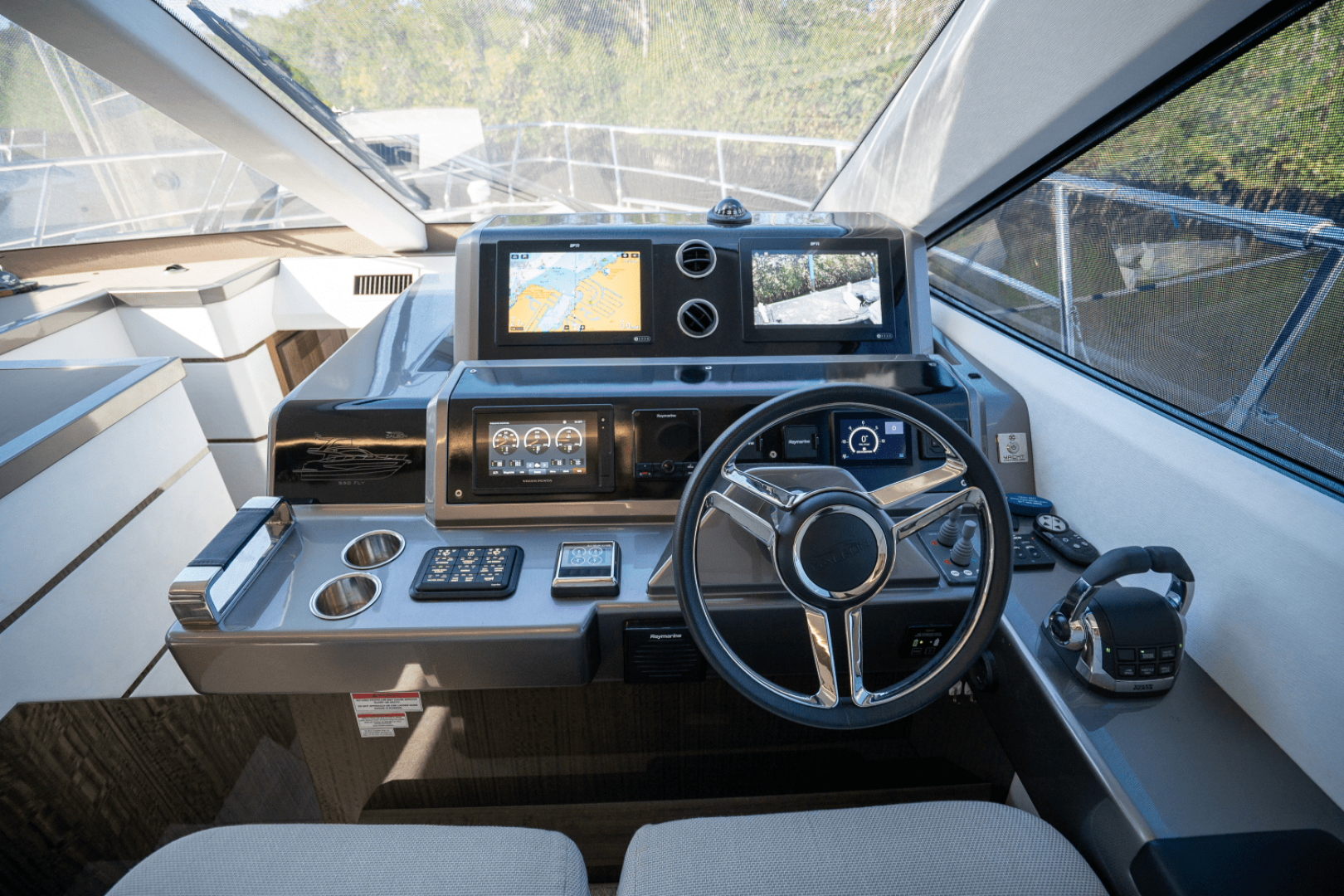 Slide: The Image of Galeon 550 FLY 2022 - 21