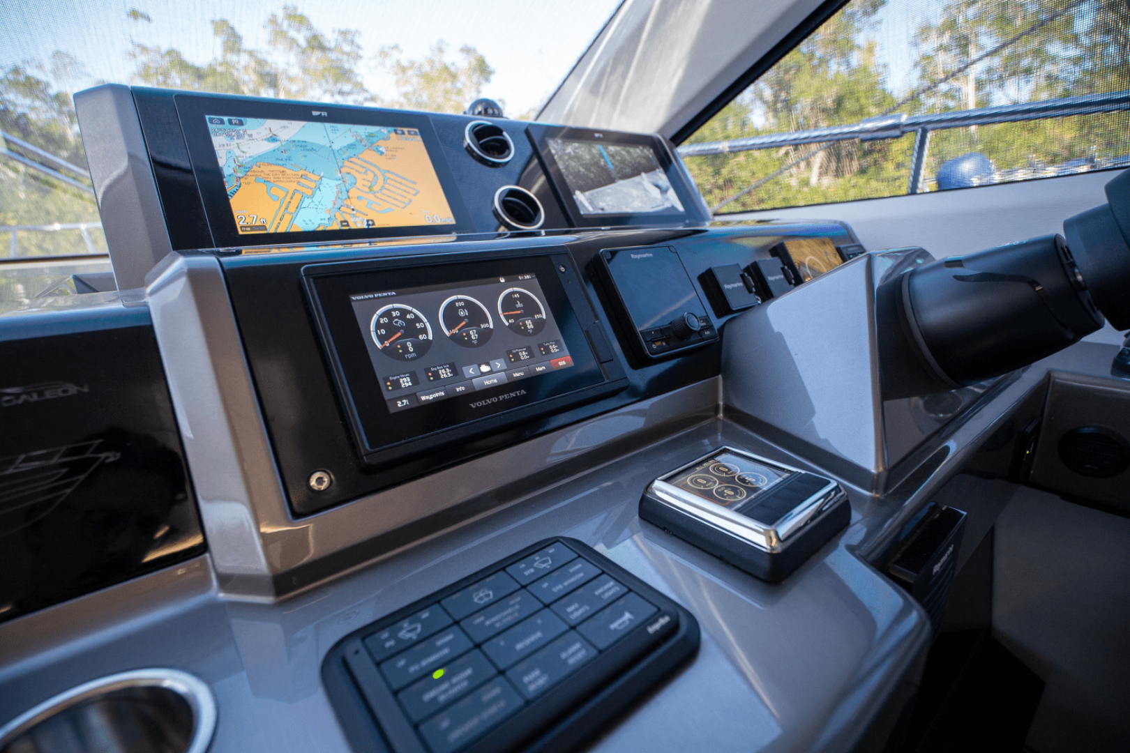 Slide: The Image of Galeon 550 FLY 2022 - 27