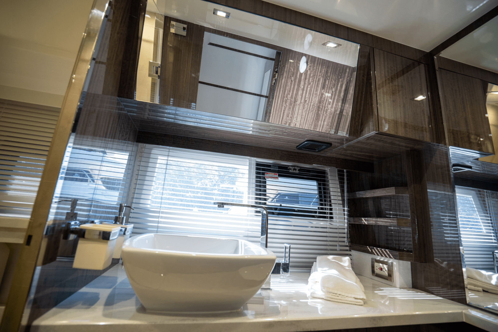 Slide: The Image of Galeon 550 FLY 2022 - 45