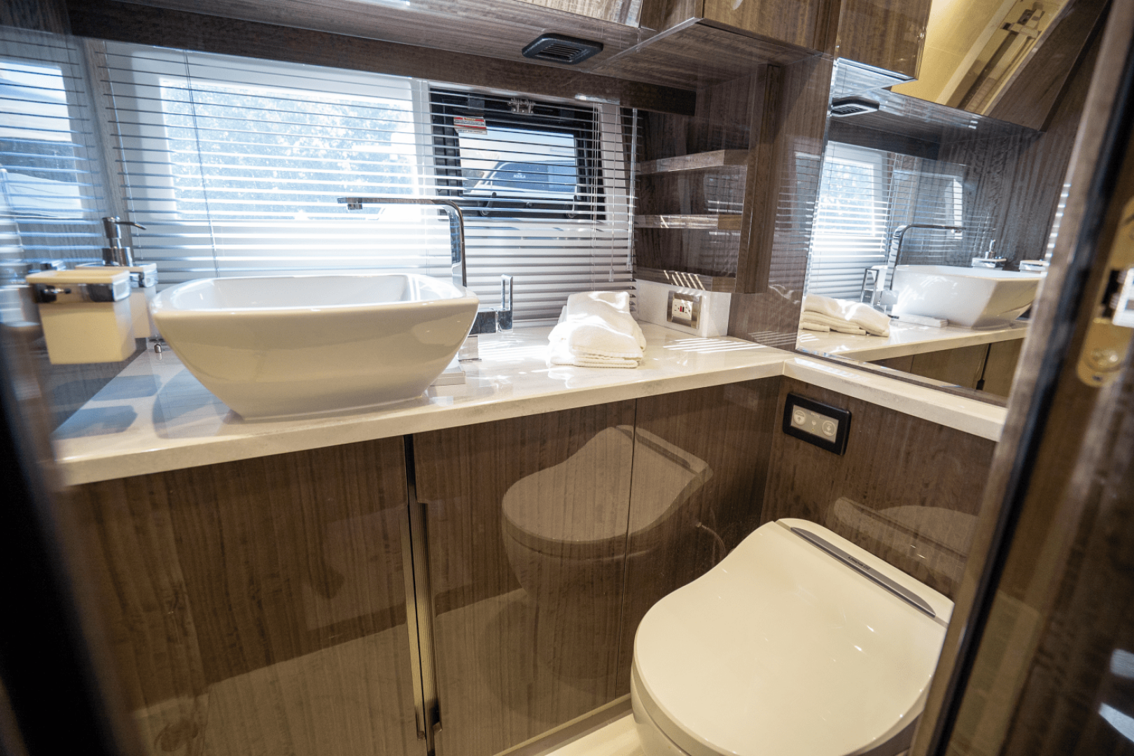 Slide: The Image of Galeon 550 FLY 2022 - 47